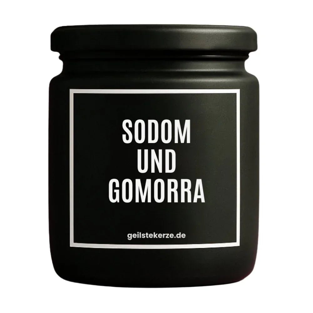 Duftkerze mit Spruch von geilstekerze ist der neue Geschenketrend. Diese witzige Kerze Vegane Bio-Kerze mit Spruch – SODOM UND GOMORRA brennt mega lange sagenhafte 80 Stunde, hochwertige ätherische Öle schaffen beste Duftverteilung. Mit 1400 lustigen Sprüchen perfekt zum Verschenken. Handgemacht in Deutschland von geilstekerze.shop -Die beste Duftkerze die du kaufen kannst.