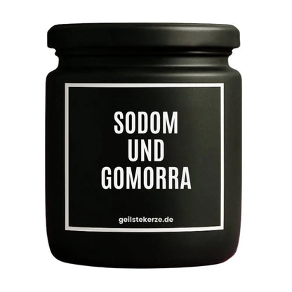 Duftkerze mit Spruch von geilstekerze ist der neue Geschenketrend. Diese witzige Kerze Vegane Bio-Kerze mit Spruch – SODOM UND GOMORRA brennt mega lange sagenhafte 80 Stunde, hochwertige ätherische Öle schaffen beste Duftverteilung. Mit 1400 lustigen Sprüchen perfekt zum Verschenken. Handgemacht in Deutschland von geilstekerze.shop -Die beste Duftkerze die du kaufen kannst.