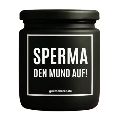 Duftkerze mit Spruch von geilstekerze ist der neue Geschenketrend. Diese witzige Kerze Vegane Bio-Kerze mit Spruch – SPERMA DEN MUND AUF! brennt mega lange sagenhafte 80 Stunde, hochwertige ätherische Öle schaffen beste Duftverteilung. Mit 1400 lustigen Sprüchen perfekt zum Verschenken. Handgemacht in Deutschland von geilstekerze.shop -Die beste Duftkerze die du kaufen kannst.