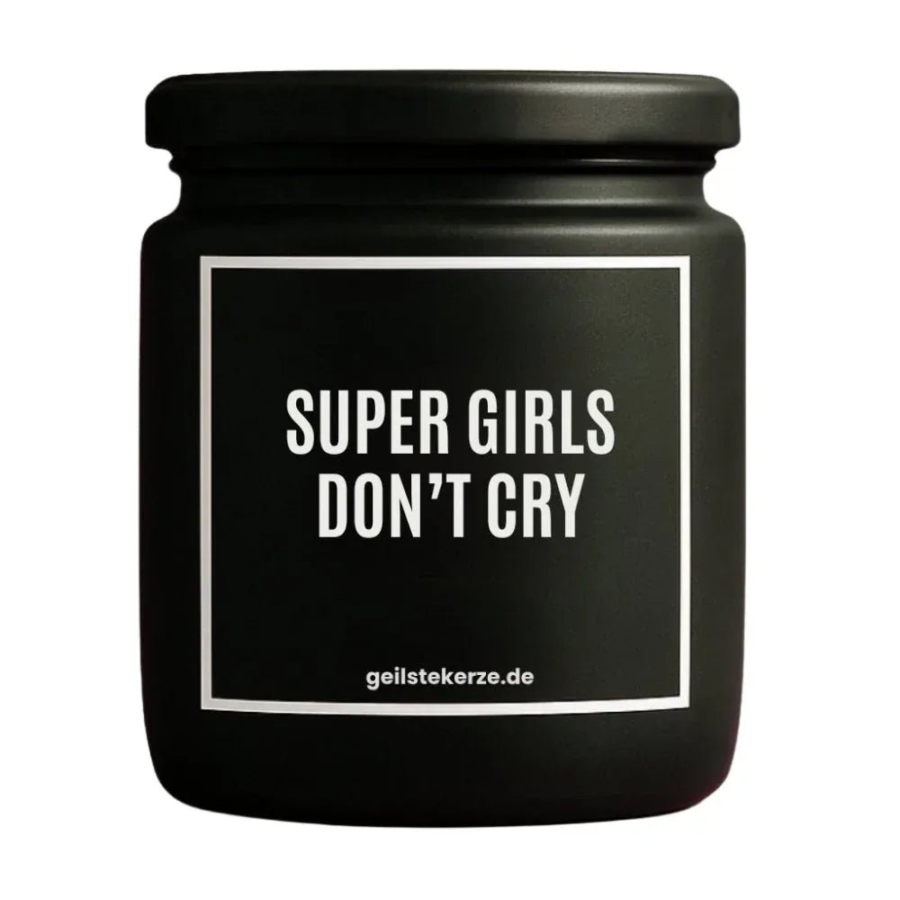 Duftkerze mit Spruch von geilstekerze ist der neue Geschenketrend. Diese witzige Kerze Vegane Bio-Kerze mit Spruch – SUPER GIRLS DON‘T CRY brennt mega lange sagenhafte 80 Stunde, hochwertige ätherische Öle schaffen beste Duftverteilung. Mit 1400 lustigen Sprüchen perfekt zum Verschenken. Handgemacht in Deutschland von geilstekerze.shop -Die beste Duftkerze die du kaufen kannst.