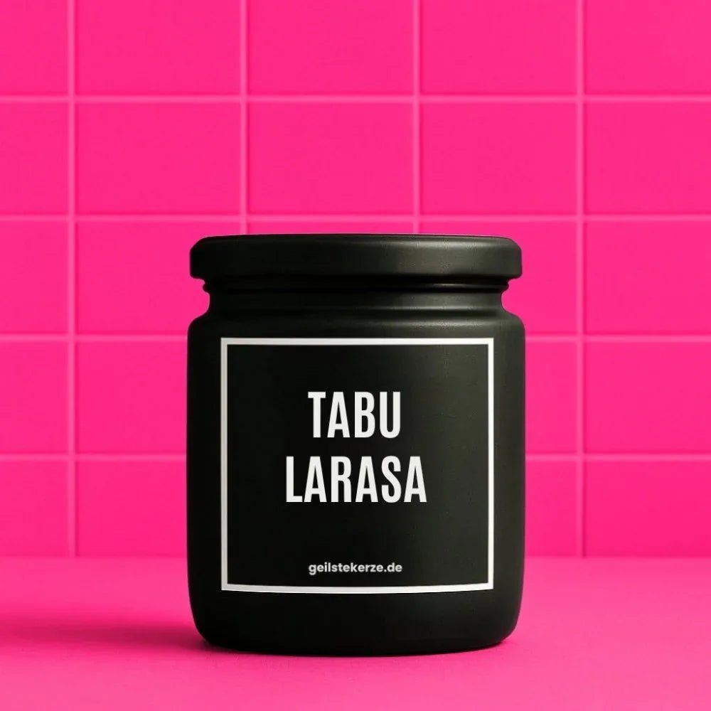 Duftkerze mit Spruch von geilstekerze ist der neue Geschenketrend. Diese witzige Kerze Vegane Bio-Kerze mit Spruch – TABULARASA brennt mega lange sagenhafte 80 Stunde, hochwertige ätherische Öle schaffen beste Duftverteilung. Mit 1400 lustigen Sprüchen perfekt zum Verschenken. Handgemacht in Deutschland von geilstekerze.shop -Die beste Duftkerze die du kaufen kannst.