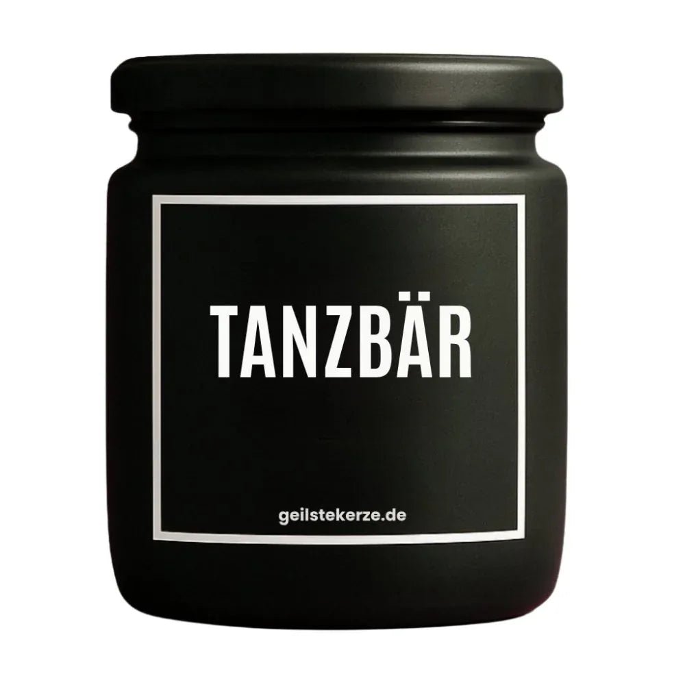 Duftkerze mit Spruch von geilstekerze ist der neue Geschenketrend. Diese witzige Kerze Vegane Bio-Kerze mit Spruch – TANZBÄR brennt mega lange sagenhafte 80 Stunde, hochwertige ätherische Öle schaffen beste Duftverteilung. Mit 1400 lustigen Sprüchen perfekt zum Verschenken. Handgemacht in Deutschland von geilstekerze.shop -Die beste Duftkerze die du kaufen kannst.