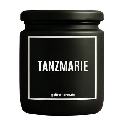 Duftkerze mit Spruch von geilstekerze ist der neue Geschenketrend. Diese witzige Kerze Vegane Bio-Kerze mit Spruch – TANZMARIE brennt mega lange sagenhafte 80 Stunde, hochwertige ätherische Öle schaffen beste Duftverteilung. Mit 1400 lustigen Sprüchen perfekt zum Verschenken. Handgemacht in Deutschland von geilstekerze.shop -Die beste Duftkerze die du kaufen kannst.