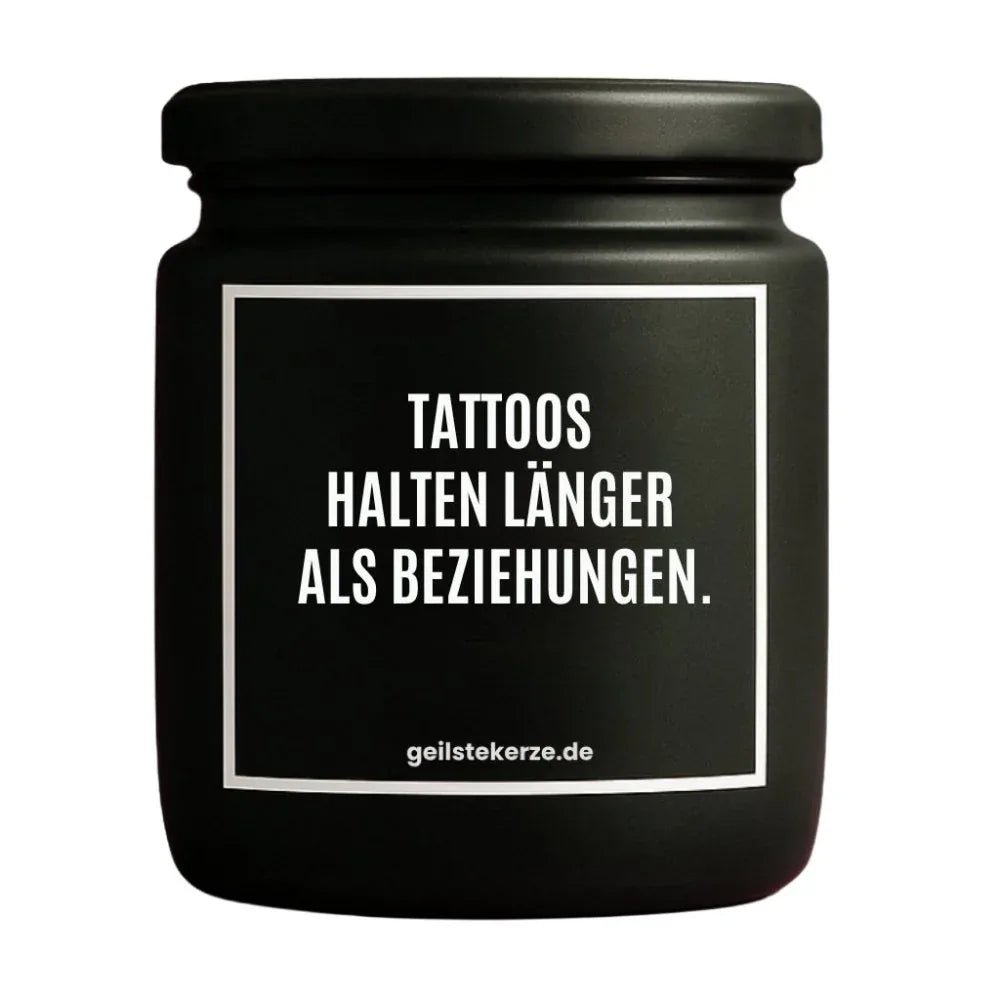 Vegane Bio-Kerze mit Spruch – TATTOOS HALTEN LÄNGER ALS BEZIEHUNGEN.
