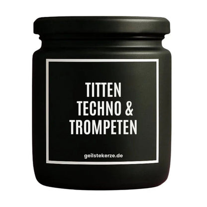 Duftkerze mit Spruch von geilstekerze ist der neue Geschenketrend. Diese witzige Kerze Vegane Bio-Kerze mit Spruch – TITTEN TECHNO & TROMPETEN brennt mega lange sagenhafte 80 Stunde, hochwertige ätherische Öle schaffen beste Duftverteilung. Mit 1400 lustigen Sprüchen perfekt zum Verschenken. Handgemacht in Deutschland von geilstekerze.shop -Die beste Duftkerze die du kaufen kannst.