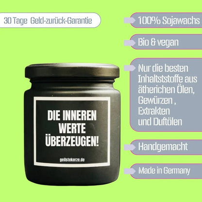 Duftkerze mit Spruch von geilstekerze ist der neue Geschenketrend. Diese witzige Kerze Vegane Bio-Kerze mit Spruch – TITTEN TECHNO & TROMPETEN brennt mega lange sagenhafte 80 Stunde, hochwertige ätherische Öle schaffen beste Duftverteilung. Mit 1400 lustigen Sprüchen perfekt zum Verschenken. Handgemacht in Deutschland von geilstekerze.shop -Die beste Duftkerze die du kaufen kannst.