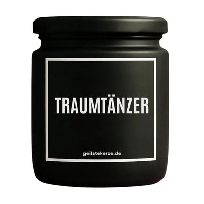 Duftkerze mit Spruch von geilstekerze ist der neue Geschenketrend. Diese witzige Kerze Vegane Bio-Kerze mit Spruch – TRAUMTÄNZER brennt mega lange sagenhafte 80 Stunde, hochwertige ätherische Öle schaffen beste Duftverteilung. Mit 1400 lustigen Sprüchen perfekt zum Verschenken. Handgemacht in Deutschland von geilstekerze.shop -Die beste Duftkerze die du kaufen kannst.