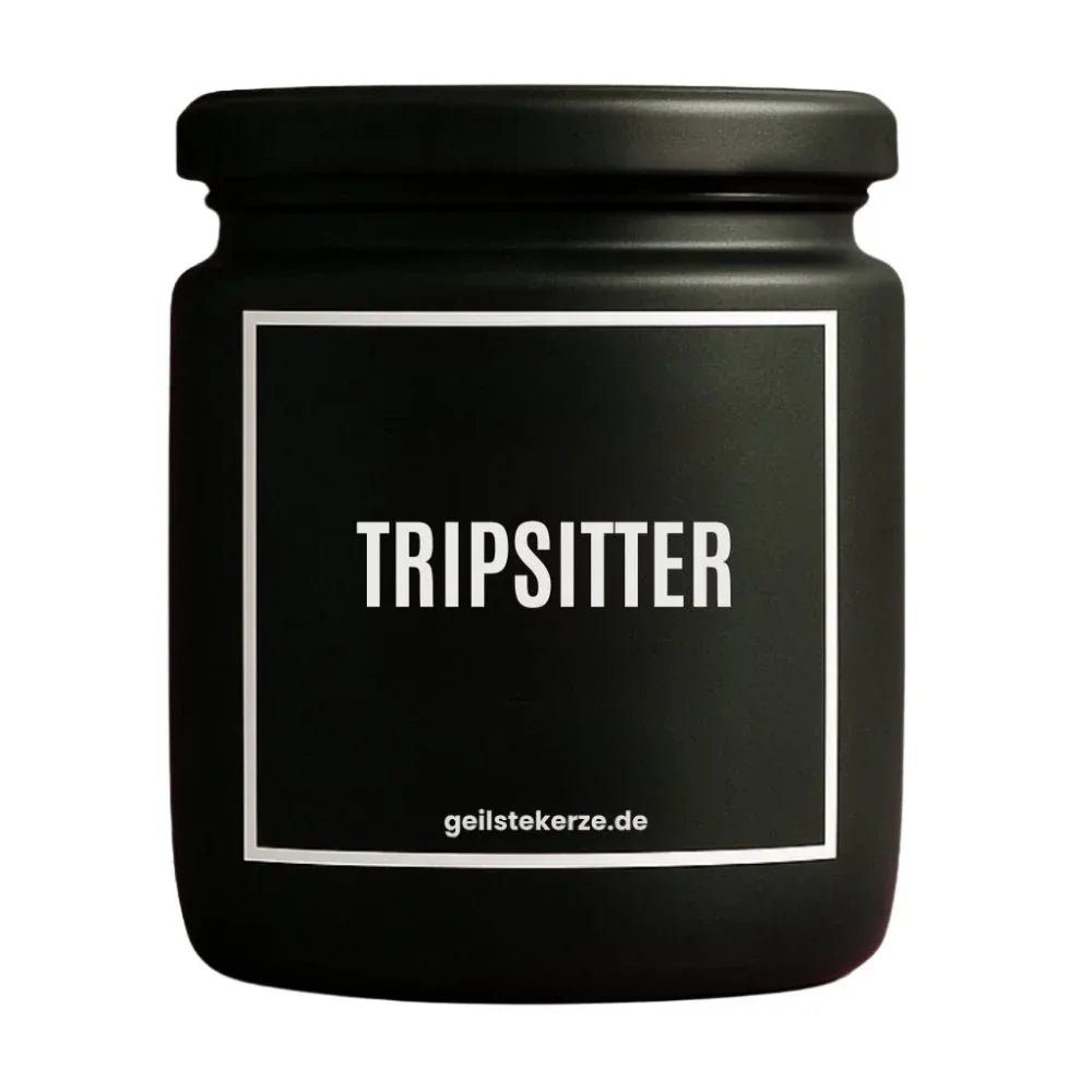 Duftkerze mit Spruch von geilstekerze ist der neue Geschenketrend. Diese witzige Kerze Vegane Bio-Kerze mit Spruch – TRIPSITTER brennt mega lange sagenhafte 80 Stunde, hochwertige ätherische Öle schaffen beste Duftverteilung. Mit 1400 lustigen Sprüchen perfekt zum Verschenken. Handgemacht in Deutschland von geilstekerze.shop -Die beste Duftkerze die du kaufen kannst.