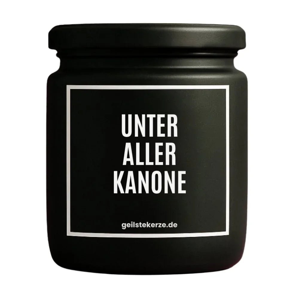 Duftkerze mit Spruch von geilstekerze ist der neue Geschenketrend. Diese witzige Kerze Vegane Bio-Kerze mit Spruch – UNTER ALLER KANONE brennt mega lange sagenhafte 80 Stunde, hochwertige ätherische Öle schaffen beste Duftverteilung. Mit 1400 lustigen Sprüchen perfekt zum Verschenken. Handgemacht in Deutschland von geilstekerze.shop -Die beste Duftkerze die du kaufen kannst.