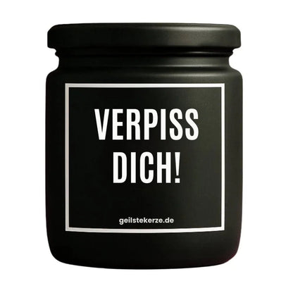Duftkerze mit Spruch von geilstekerze ist der neue Geschenketrend. Diese witzige Kerze Vegane Bio-Kerze mit Spruch – VERPISS DICH! brennt mega lange sagenhafte 80 Stunde, hochwertige ätherische Öle schaffen beste Duftverteilung. Mit 1400 lustigen Sprüchen perfekt zum Verschenken. Handgemacht in Deutschland von geilstekerze.shop -Die beste Duftkerze die du kaufen kannst.