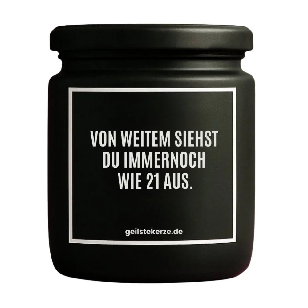 Vegane Bio-Kerze mit Spruch – VON WEITEM SIEHST DU IMMERNOCH WIE 21 AUS.