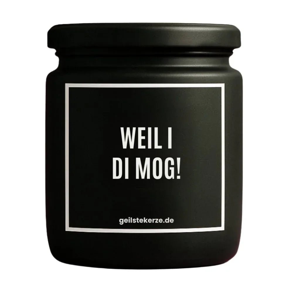 Duftkerze mit Spruch von geilstekerze ist der neue Geschenketrend. Diese witzige Kerze Vegane Bio-Kerze mit Spruch – WEIL I DI MOG! brennt mega lange sagenhafte 80 Stunde, hochwertige ätherische Öle schaffen beste Duftverteilung. Mit 1400 lustigen Sprüchen perfekt zum Verschenken. Handgemacht in Deutschland von geilstekerze.shop -Die beste Duftkerze die du kaufen kannst.