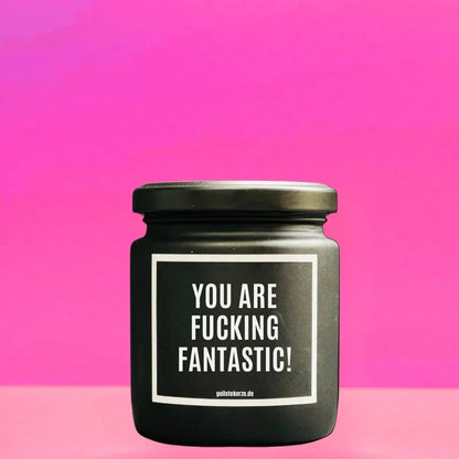 Duftkerze mit Spruch von geilstekerze ist der neue Geschenketrend. Diese witzige Kerze Vegane Bio-Kerze mit Spruch – YOU ARE FUCKING FANTASTIC brennt mega lange sagenhafte 80 Stunde, hochwertige ätherische Öle schaffen beste Duftverteilung. Mit 1400 lustigen Sprüchen perfekt zum Verschenken. Handgemacht in Deutschland von geilstekerze.shop -Die beste Duftkerze die du kaufen kannst.